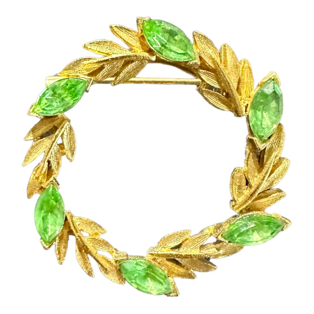 Estate Jewelry Vintage Peridot Round Brooch 1 1/4 Beautiful Leaf Wreath Gold Pin